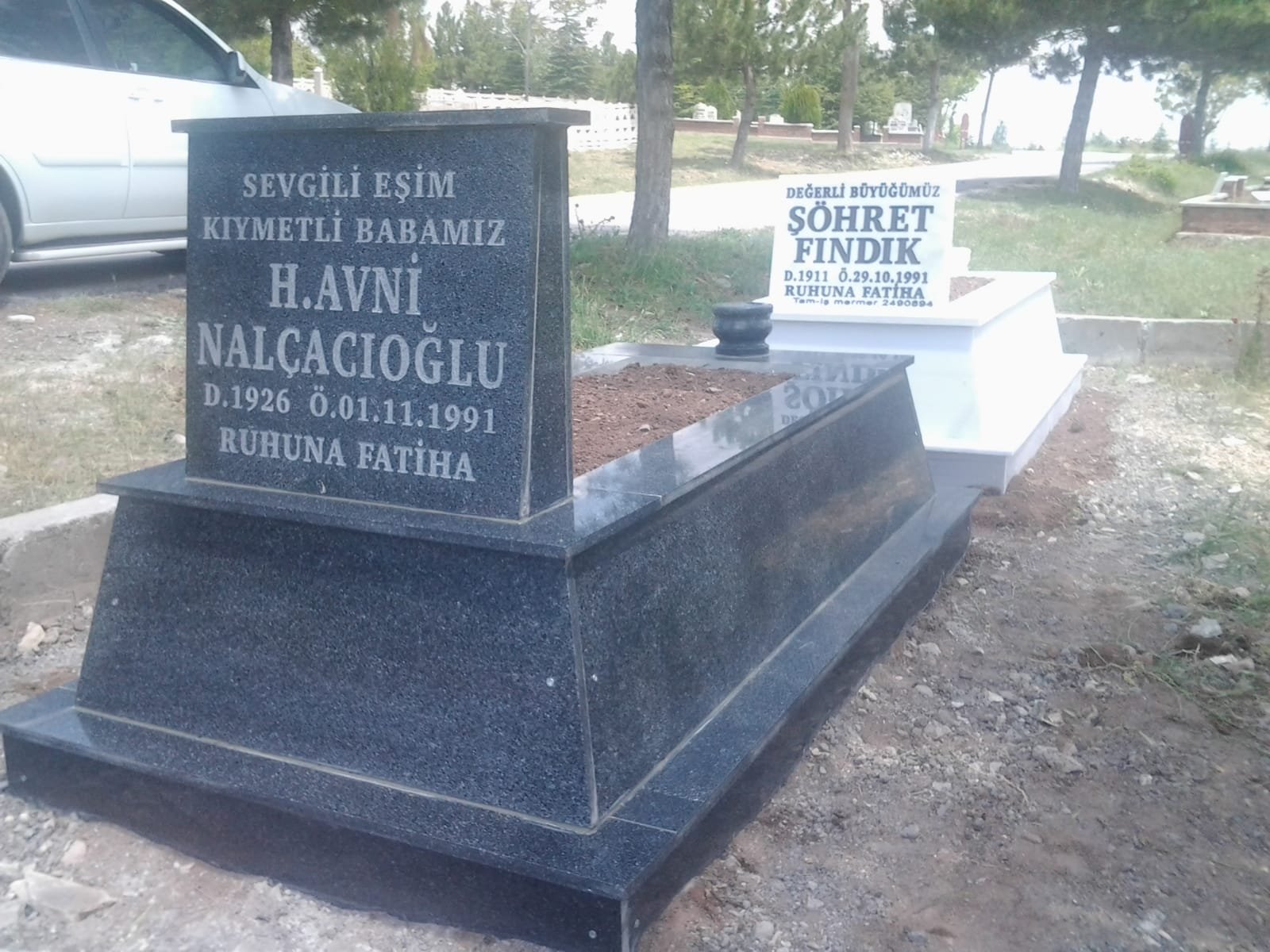 Asır Mezar – Açılı Gövde Yerli Siyah Granit Model