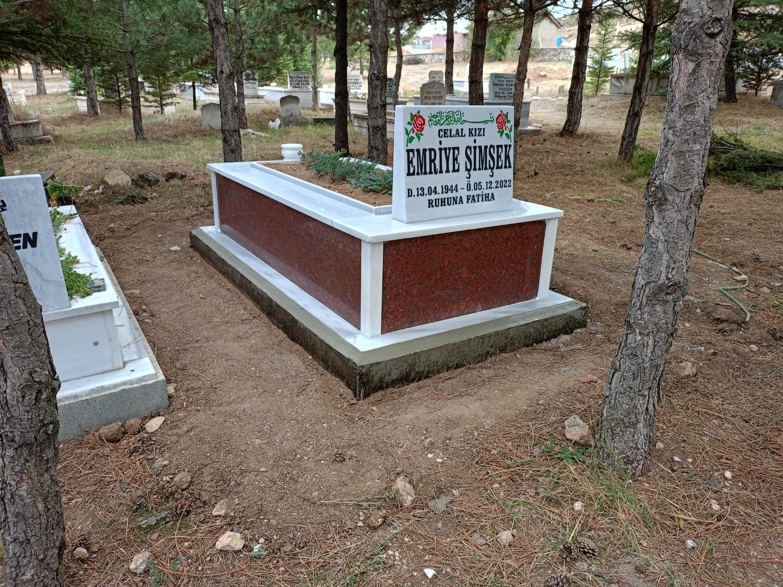 Kırmızı (Red) Granit Mezar Modeli